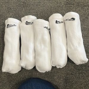 5 pairs of white Nike tube socks